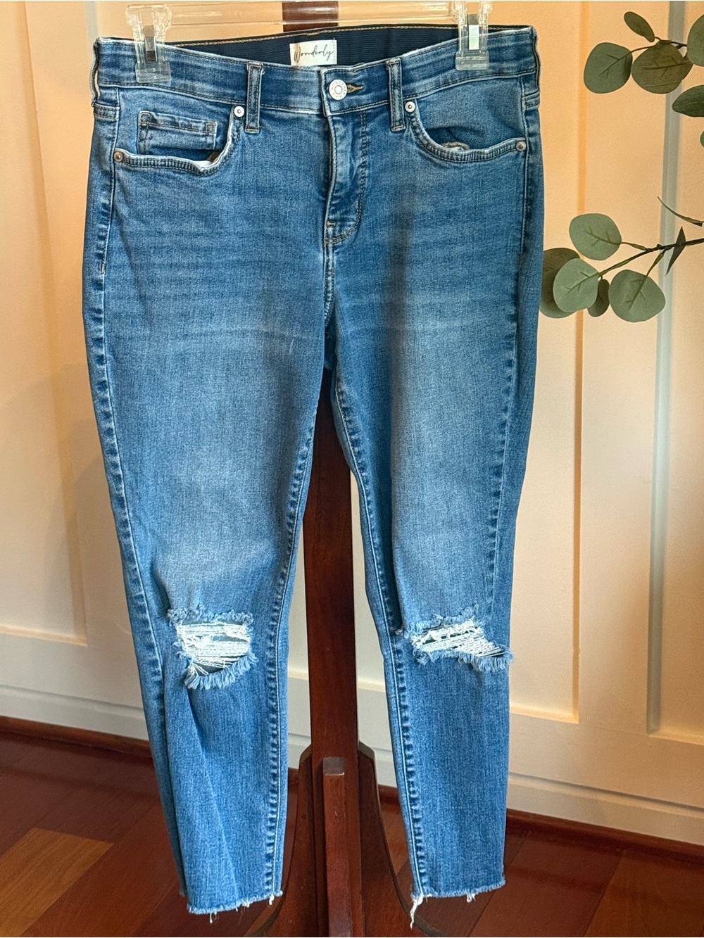 Wonderly Medium Blue Distressed Ankle Jeans